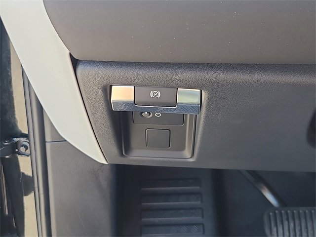 Used 2025 Land Rover Defender 110 S image 25