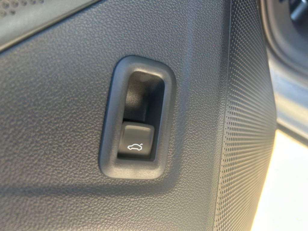 Certified 2025 Volkswagen Tiguan SE R-Line image 56