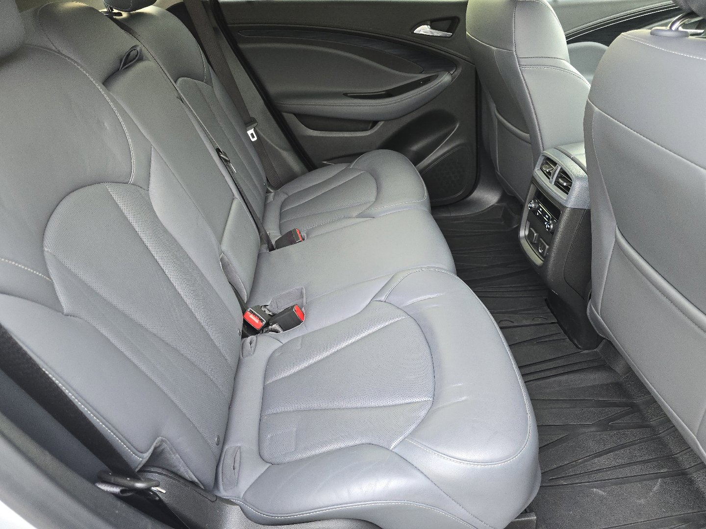 Used 2019 Buick Envision Essence image 17