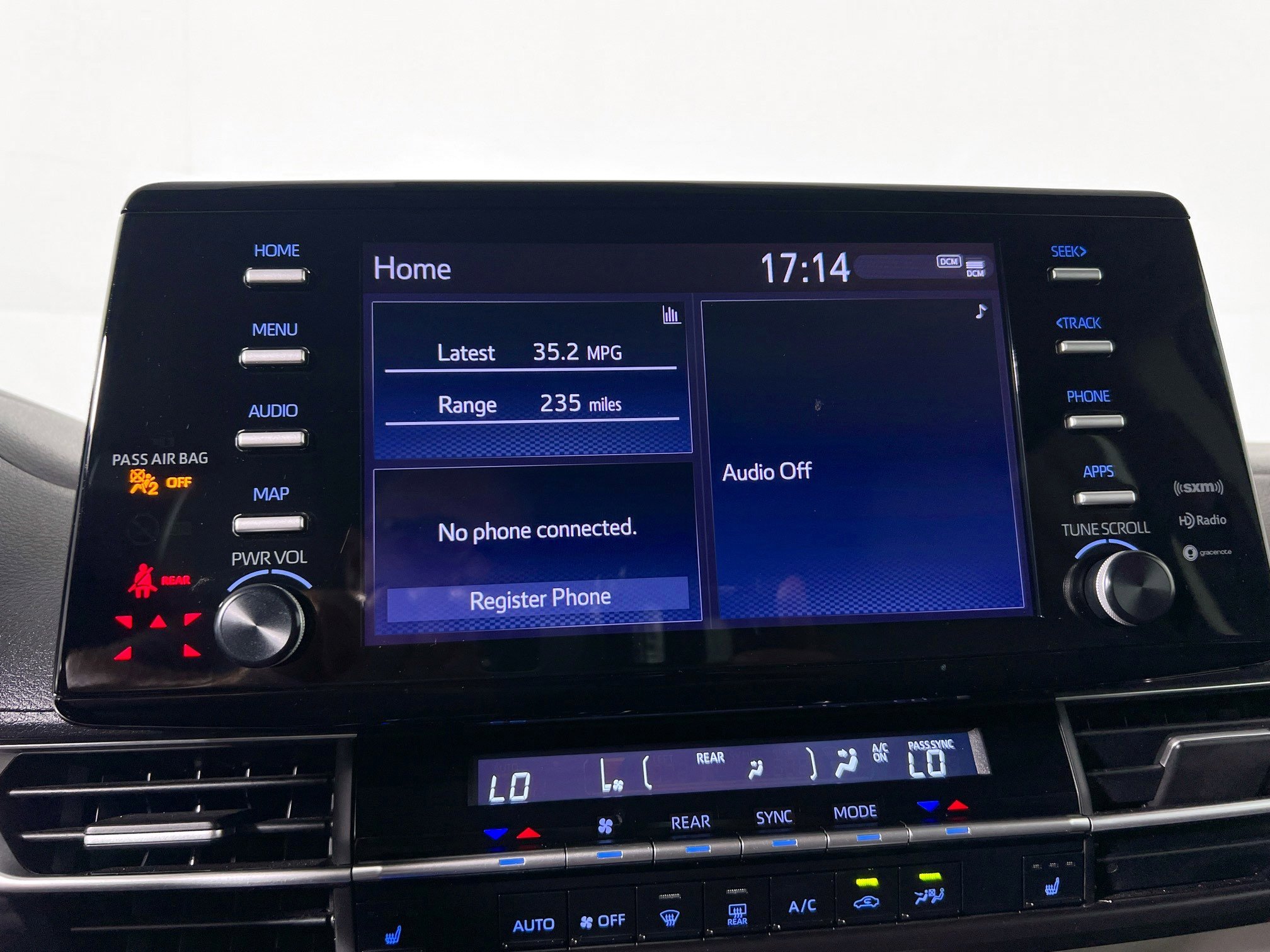 Used 2024 Toyota Sienna XLE FWD image 28
