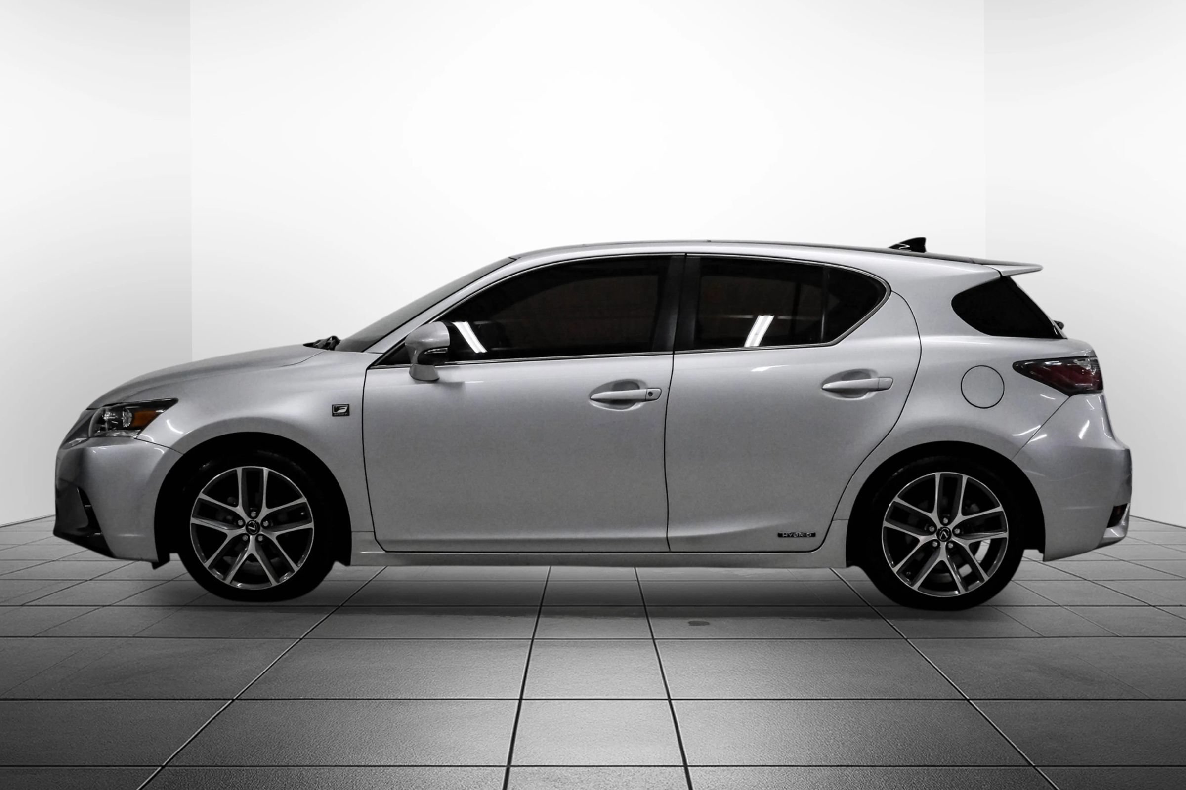 Used 2016 Lexus CT 200h w/ Navigation Package FWD image 12