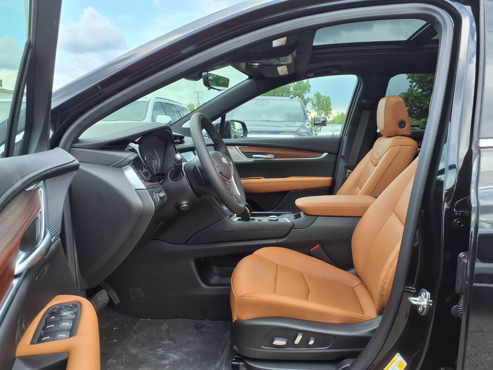 New 2026 Cadillac XT5 Premium Luxury w/ LPO, Floor Liner Package AWD/4WD image 15
