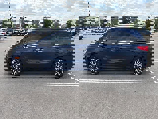 Used 2021 Honda Odyssey Touring image 2