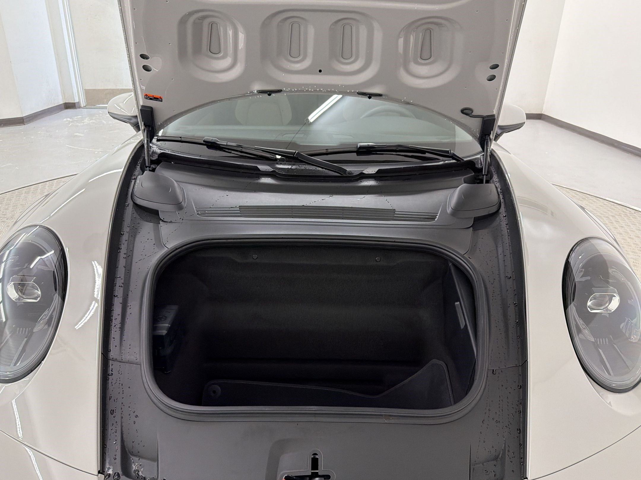 Certified 2025 Porsche 911 Carrera RWD image 38