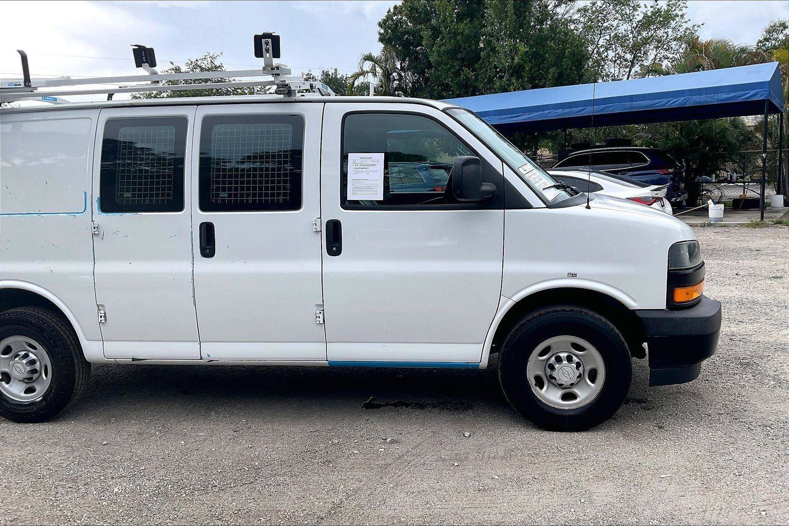 Used 2018 Chevrolet Express 2500 w/ Driver Convenience Package RWD image 17