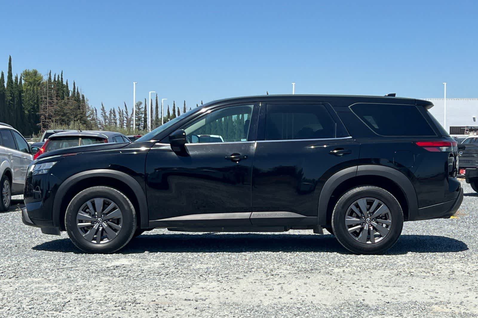 Used 2022 Nissan Pathfinder S FWD image 6