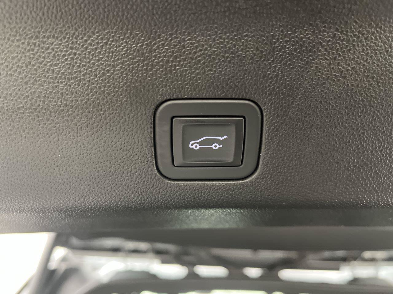 Certified 2025 GMC Yukon Denali w/ Sun & Power Step Package AWD/4WD image 36