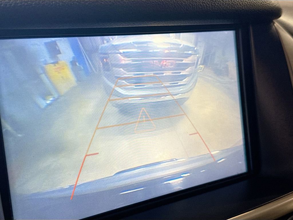 Used 2019 GMC Yukon XL Denali image 14