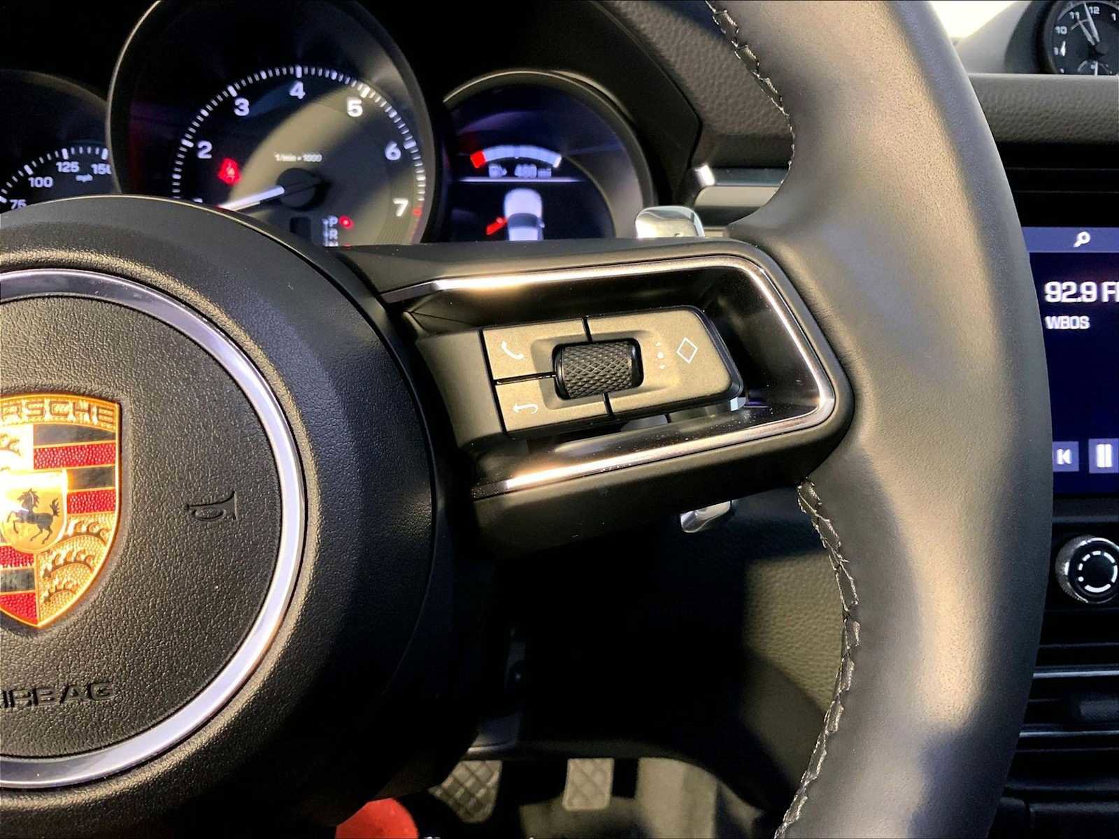 Certified 2025 Porsche Macan image 28