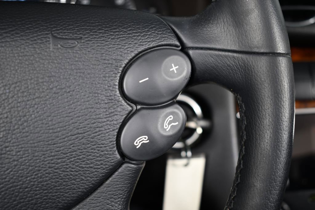 Used 2005 Mercedes-Benz CLK 500 Cabriolet image 32