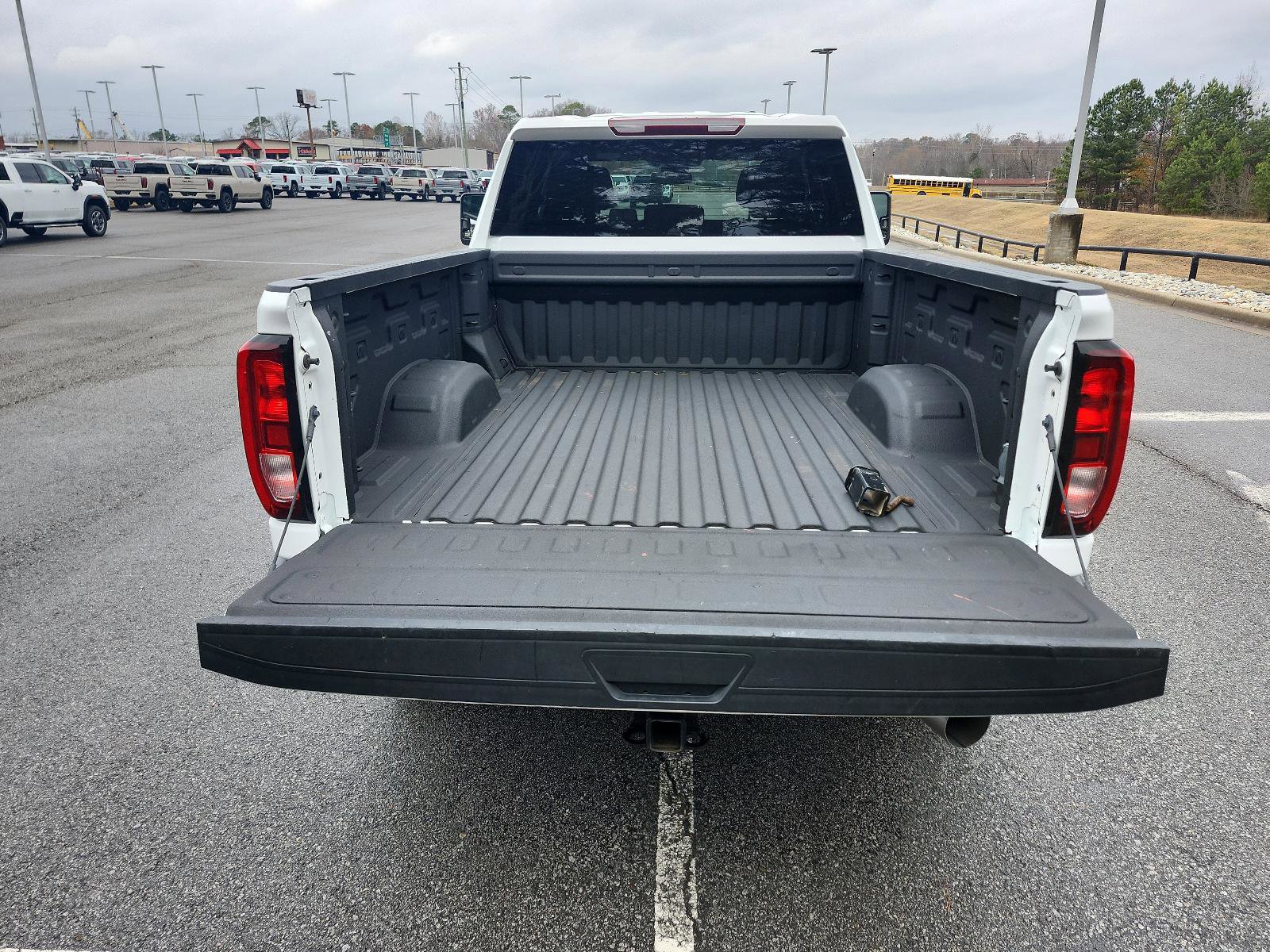 Used 2024 GMC Sierra 2500 Pro w/ Convenience Package image 4