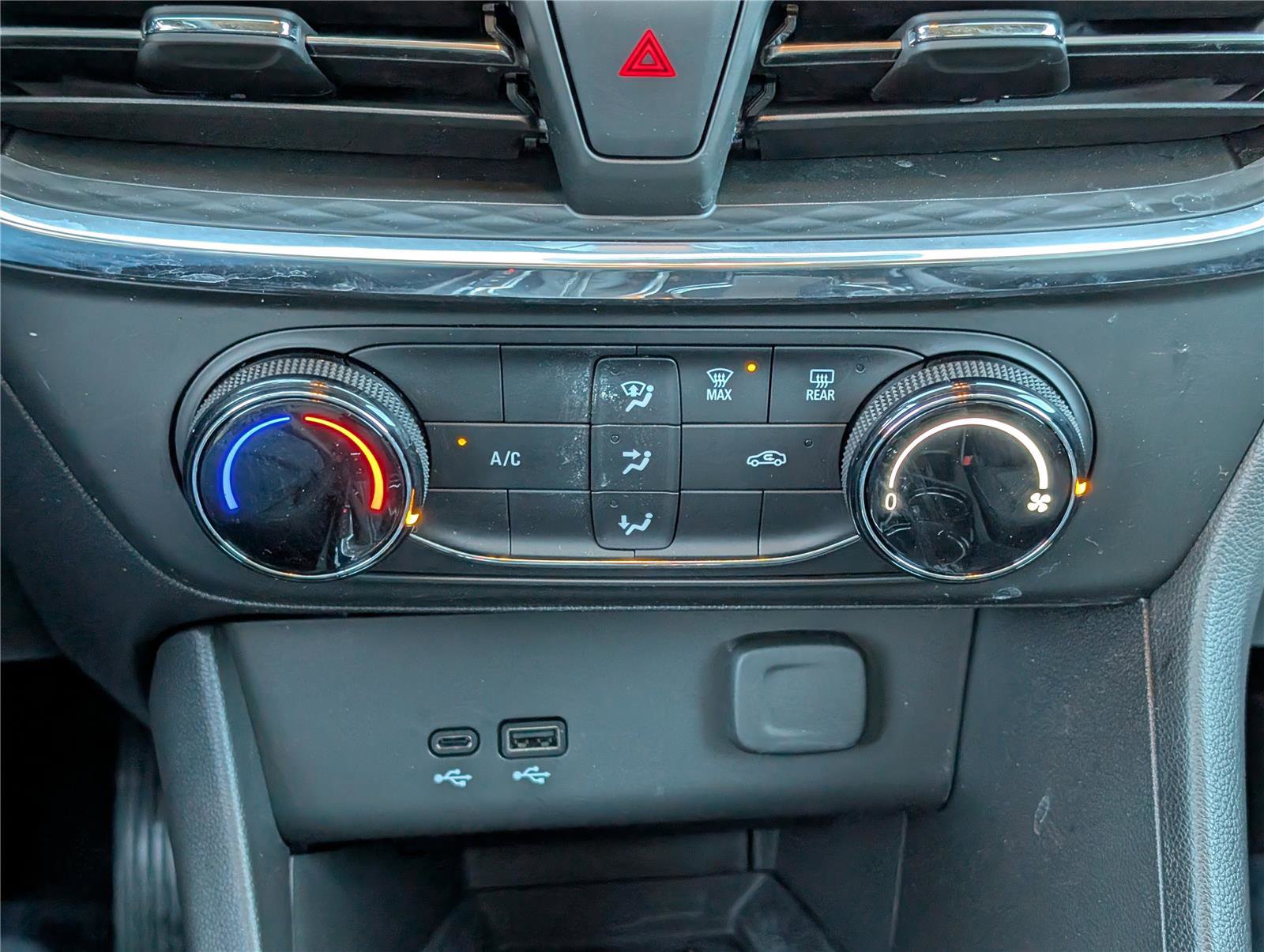 Used 2025 Buick Encore GX Preferred image 25