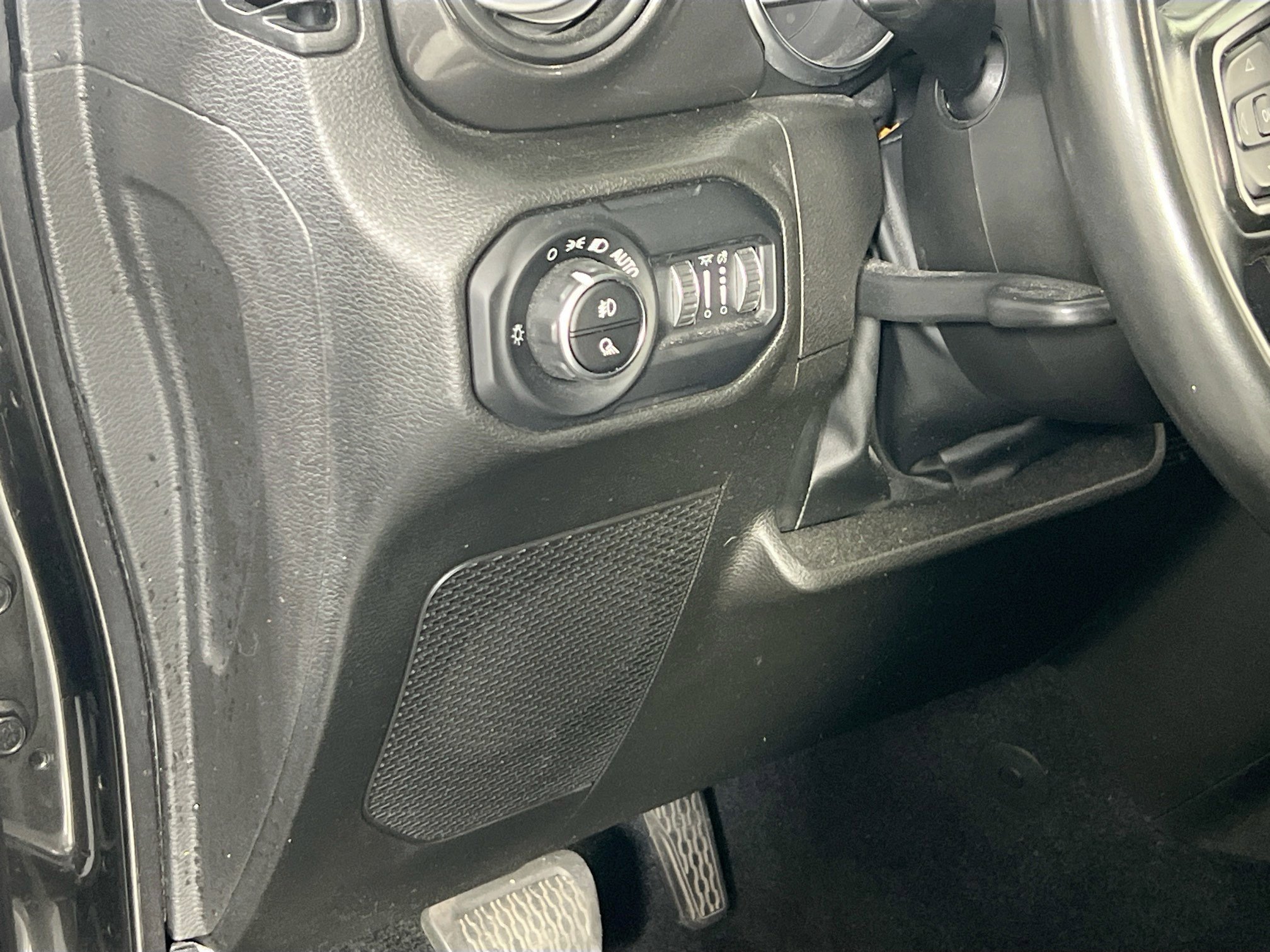 Used 2022 Jeep Gladiator Sport image 10