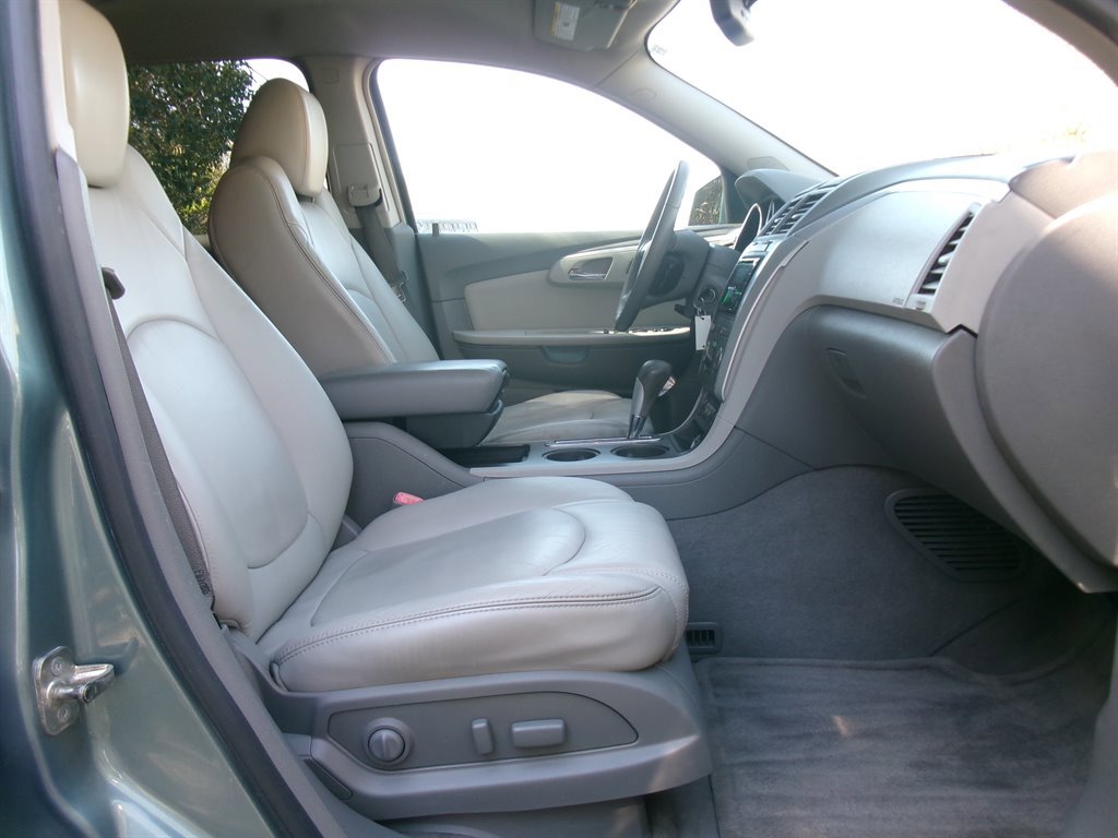 Used 2009 Chevrolet Traverse LT image 16