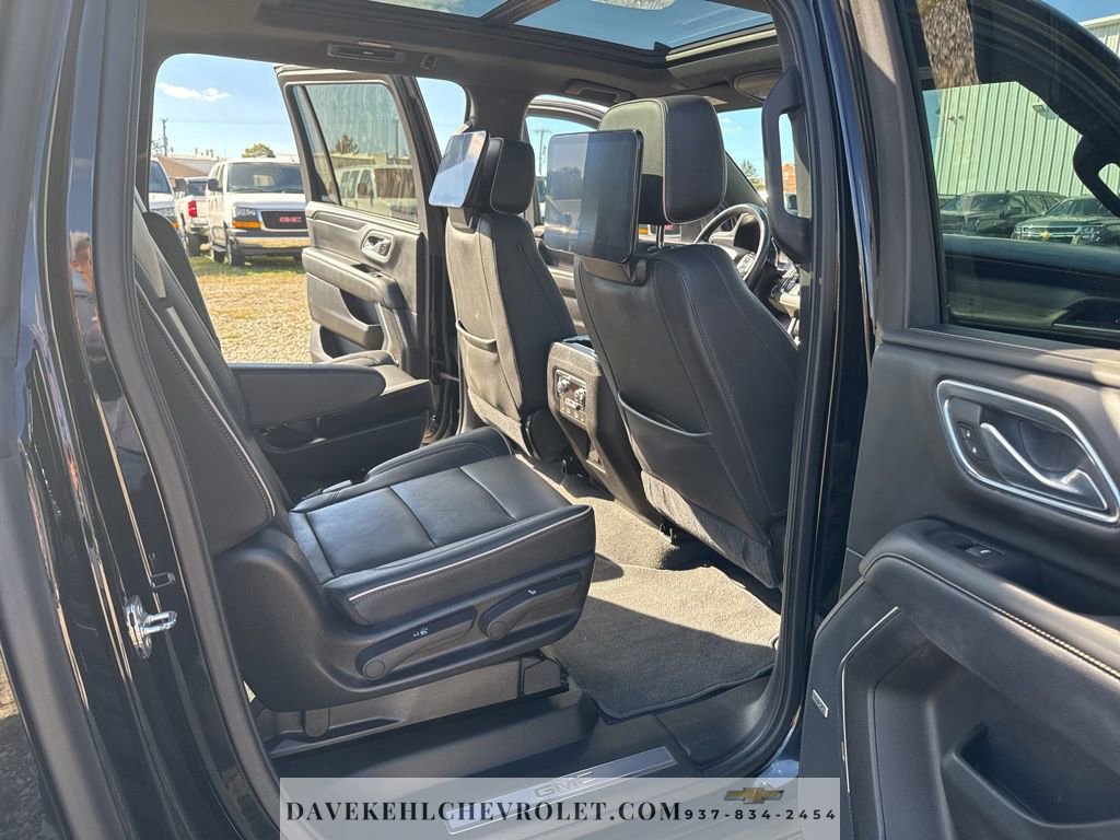 Used 2021 GMC Yukon XL SLT w/ SLT Premium Package image 28