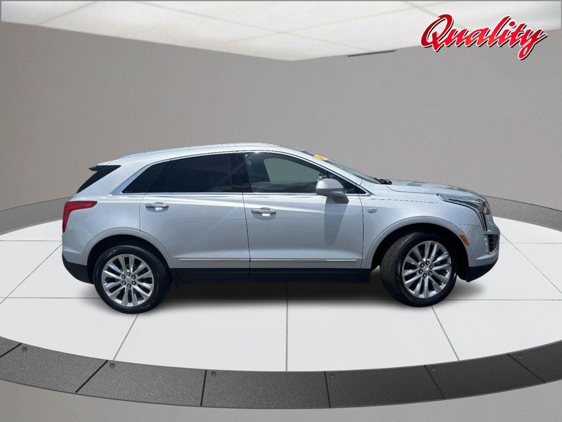 Used 2017 Cadillac XT5 Platinum w/ Driver Assist Package AWD/4WD image 2
