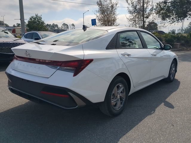 New 2026 Hyundai Elantra SE FWD image 5