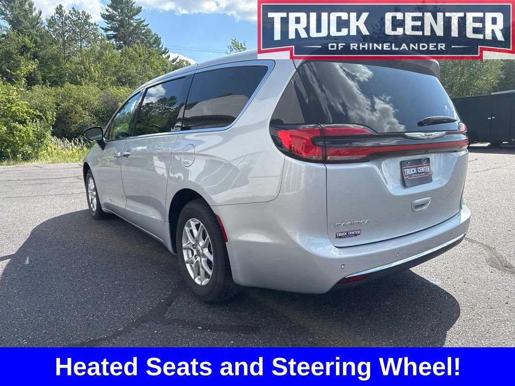 Used 2024 Chrysler Pacifica Touring-L FWD image 9