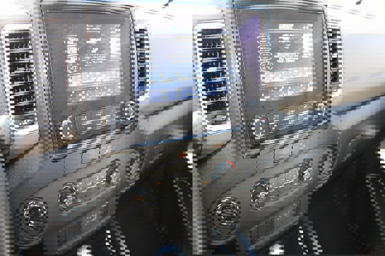 Used 2023 Nissan Frontier SV image 6