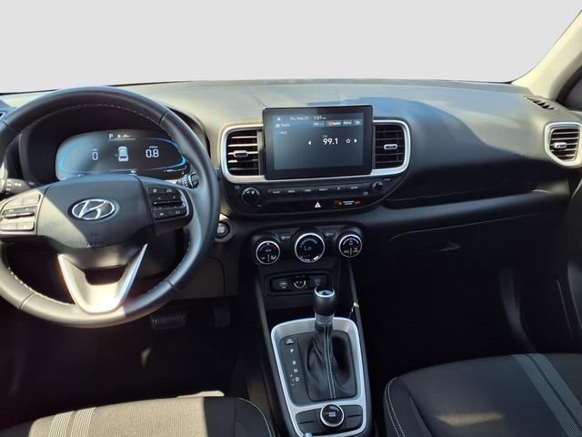 Used 2025 Hyundai Venue SEL FWD image 11