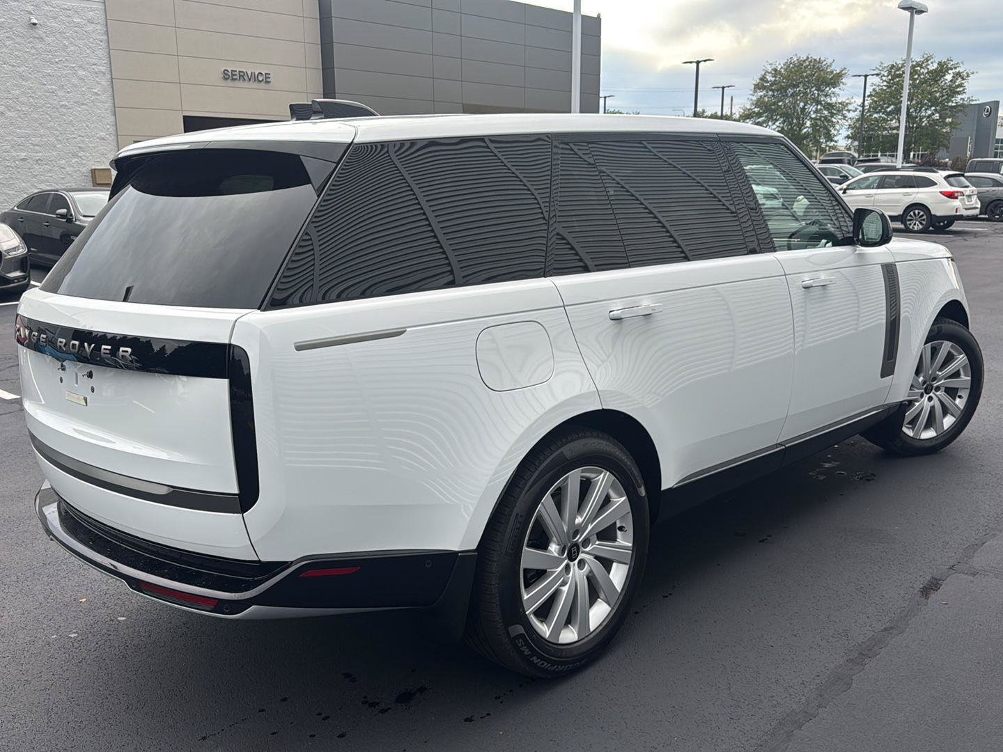 New 2027 Land Rover Range Rover Long Wheelbase SE AWD/4WD image 5