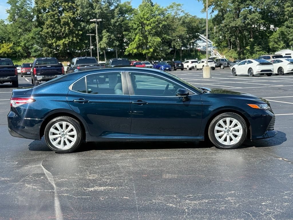 Used 2020 Toyota Camry LE w/ Convenience Package FWD image 9