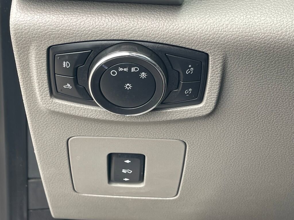 Used 2015 Ford F150 XLT w/ Equipment Group 302A Luxury AWD/4WD image 18