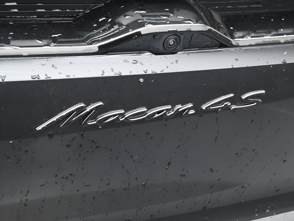 New 2025 Porsche Macan 4S Electric AWD/4WD image 9