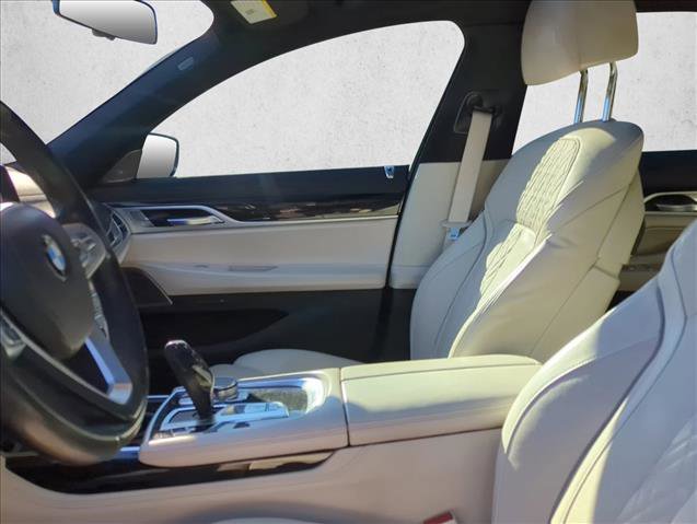 Used 2019 BMW 750i w/ M Sport Package image 7