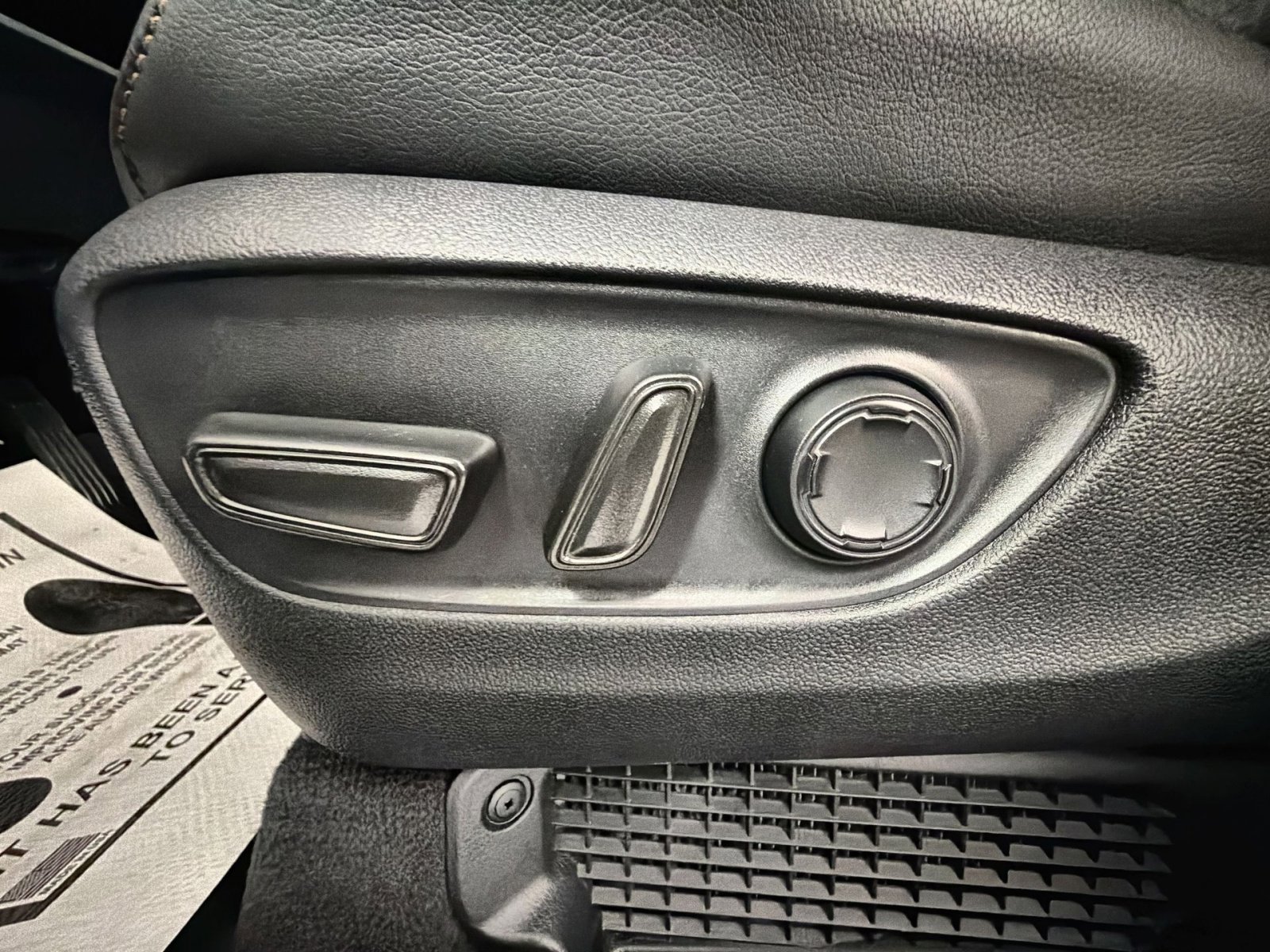 Used 2025 Toyota Sienna XLE Woodland Edition image 14