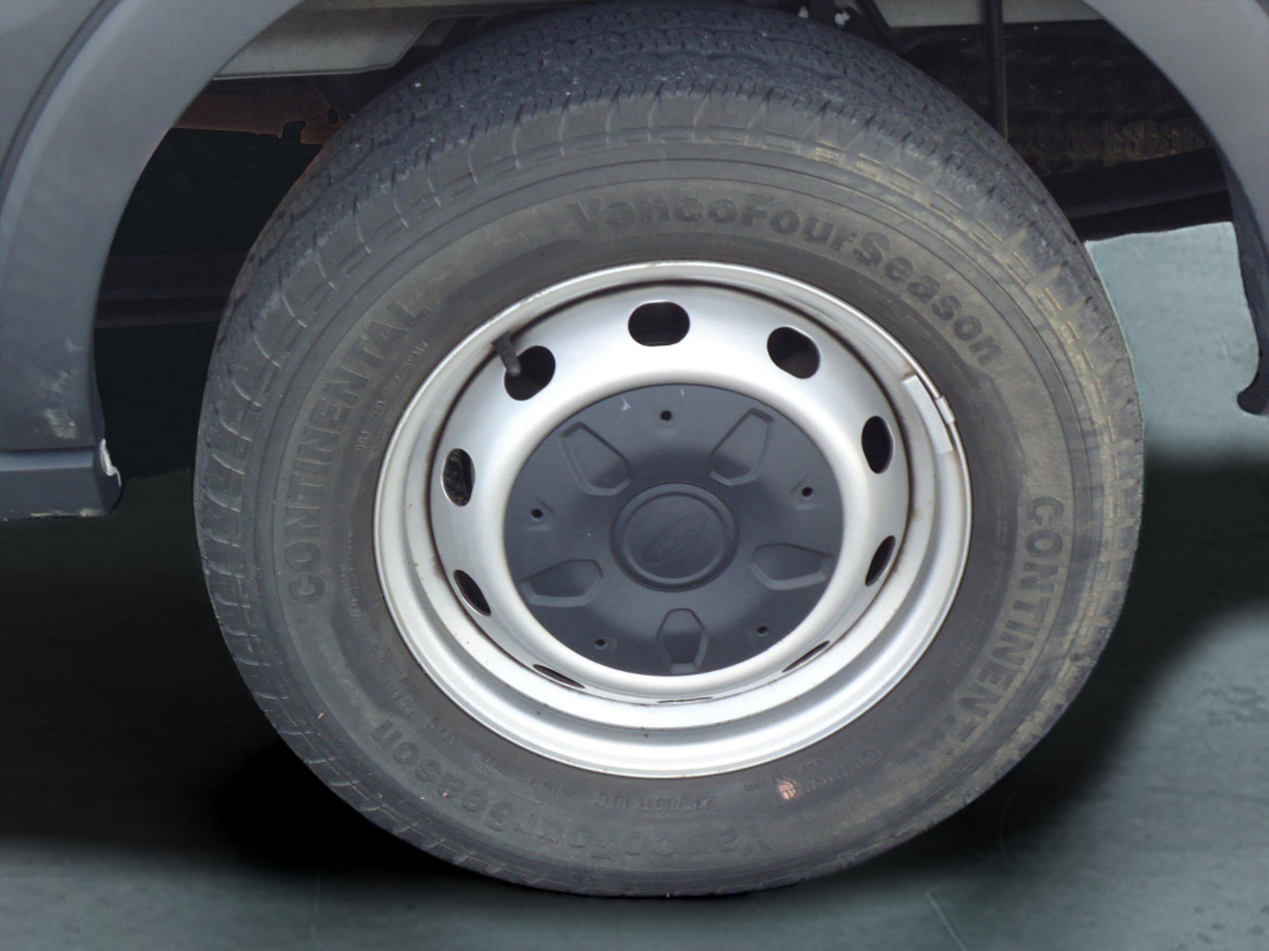 Used 2017 Ford Transit 350 XL image 9