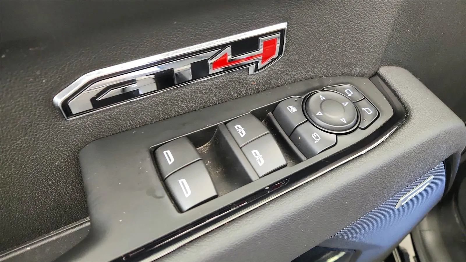 Used 2025 GMC Sierra 1500 AT4 w/ Technology Package AWD/4WD image 32
