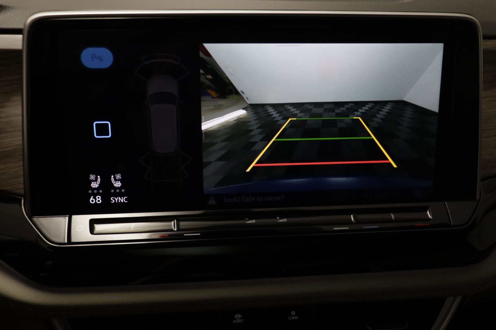 Used 2025 Volkswagen Atlas SEL image 10