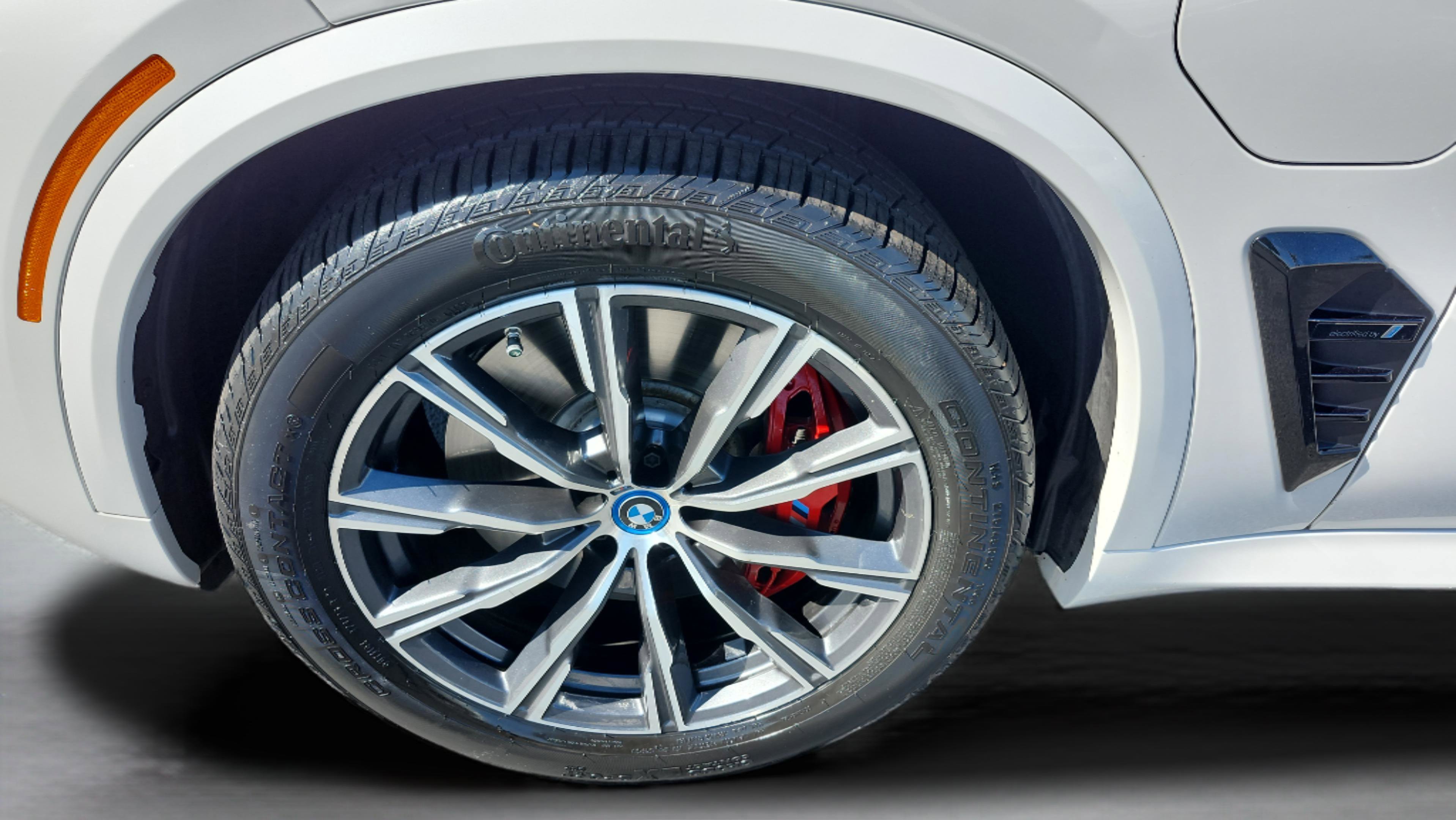 Certified 2024 BMW X5 xDrive50e w/ M Sport Package image 42