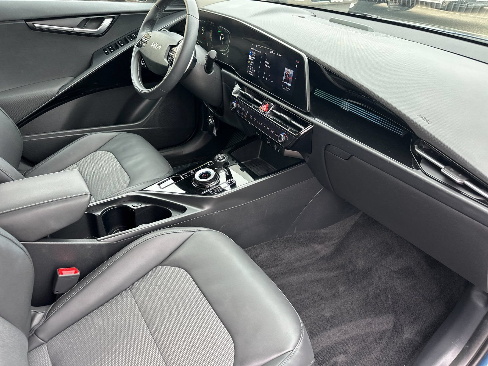 Used 2024 Kia Niro EX FWD image 18
