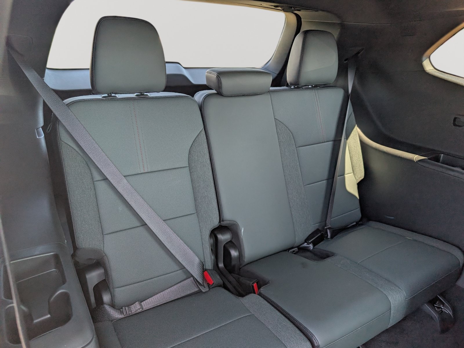 Used 2025 GMC Acadia AT4 AWD/4WD image 13