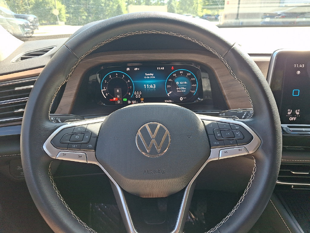 Used 2025 Volkswagen Atlas SE AWD/4WD image 19