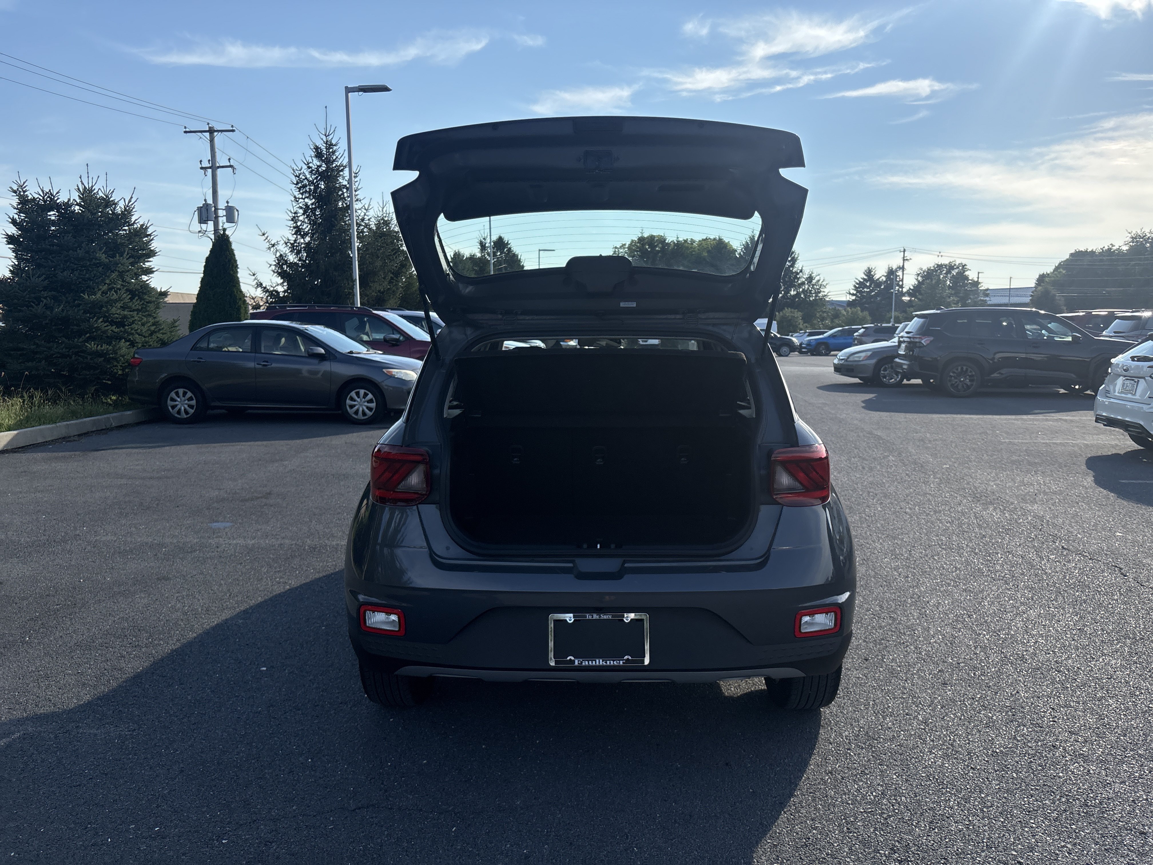 Used 2025 Hyundai Venue SEL FWD image 24