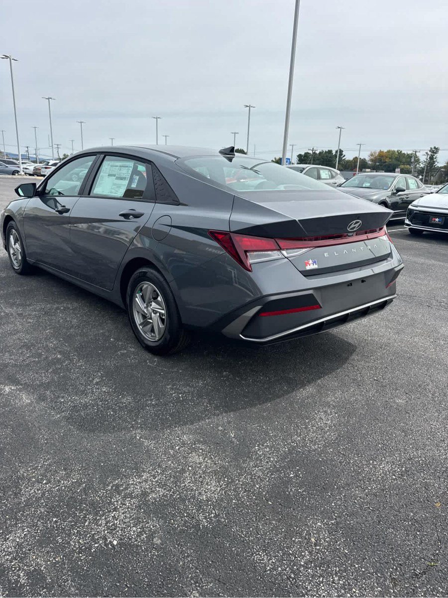New 2026 Hyundai Elantra SE FWD image 15