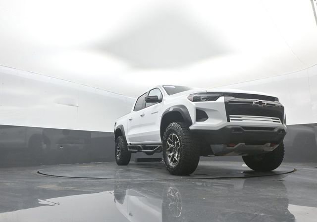 Used 2024 Chevrolet Colorado ZR2 w/ Safety Package AWD/4WD image 31