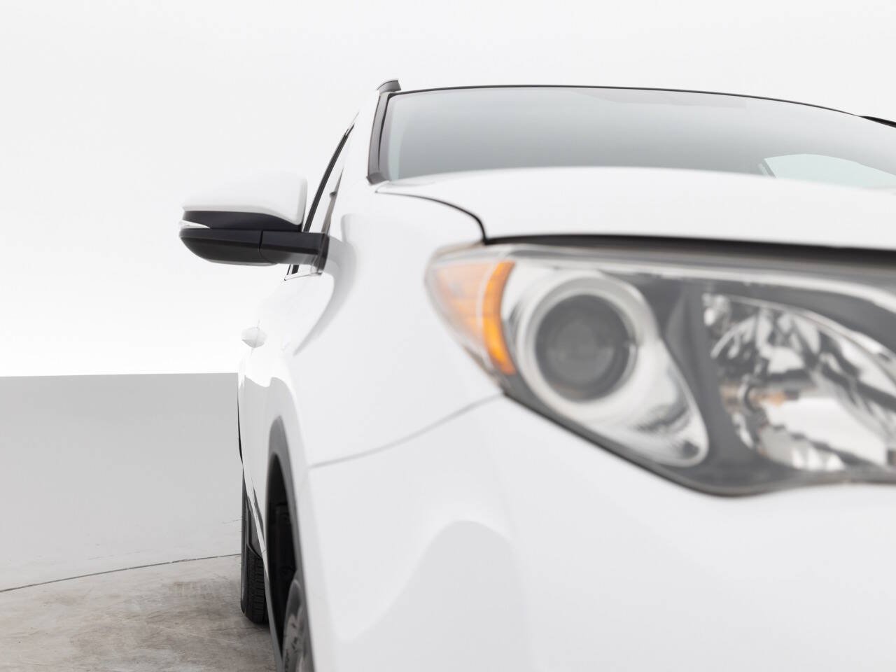 Used 2015 Toyota RAV4 XLE AWD/4WD image 11