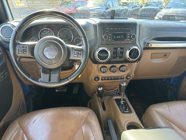 Used 2015 Jeep Wrangler Unlimited Sahara w/ Connectivity Group AWD/4WD image 25