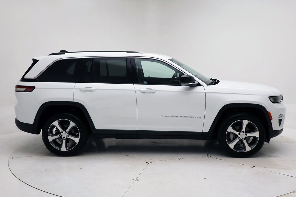 Used 2023 Jeep Grand Cherokee Limited image 3