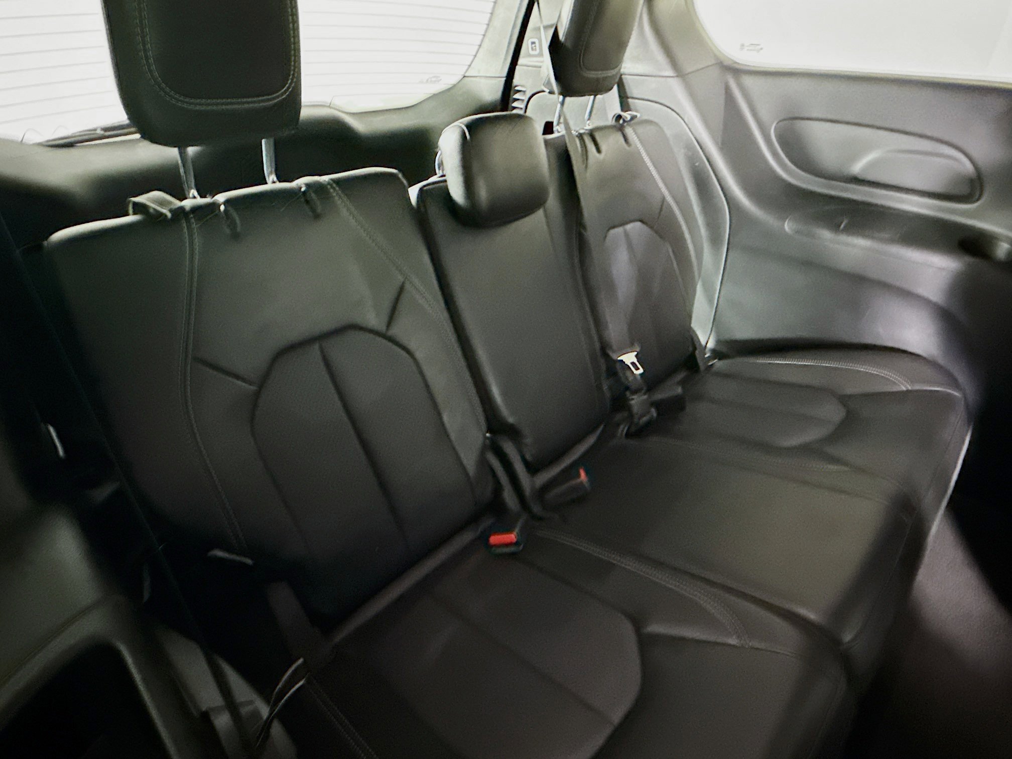 Used 2025 Chrysler Pacifica Select image 34