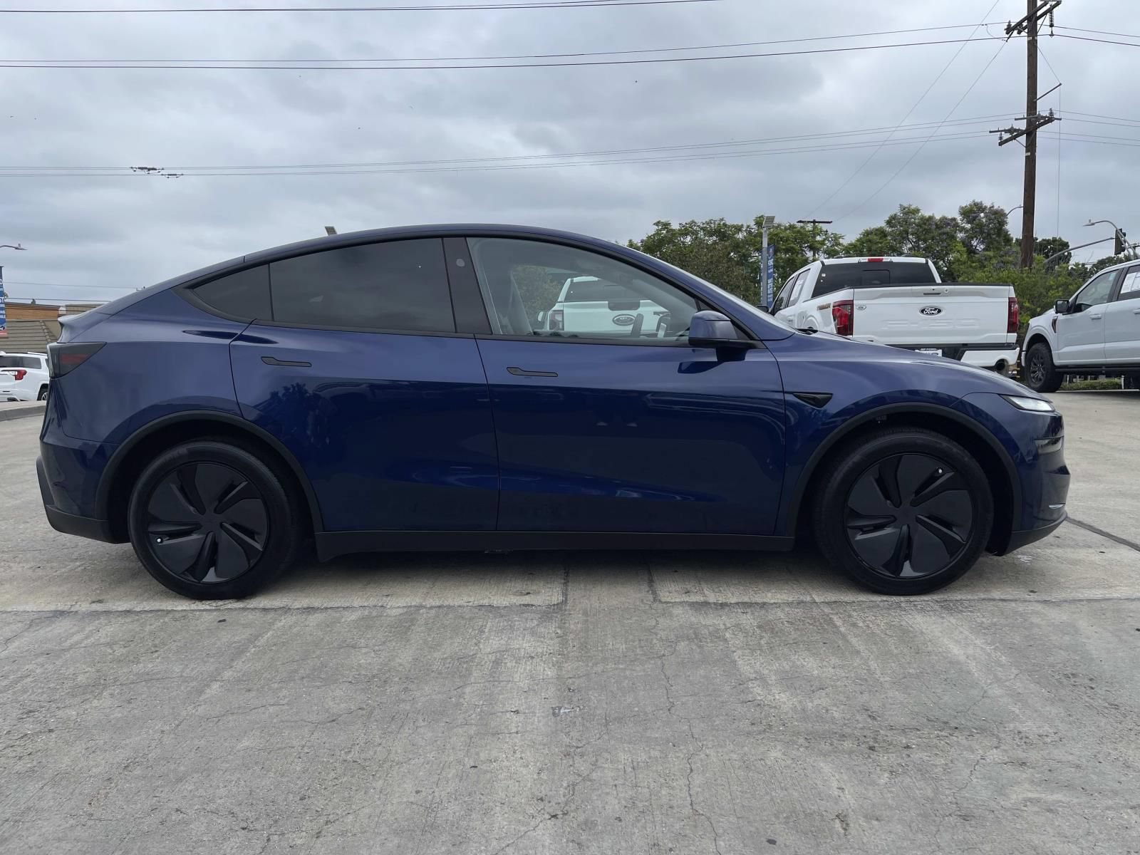 Used 2026 Tesla Model Y 2WD image 2