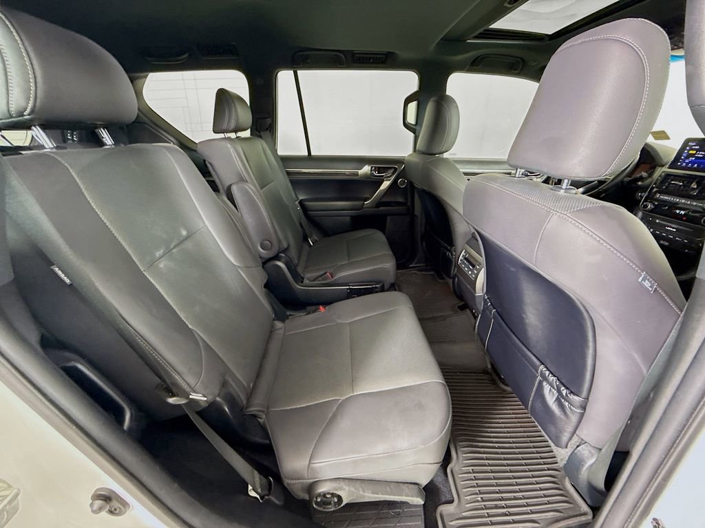Used 2022 Lexus GX 460 Premium w/ Accessory Package image 32