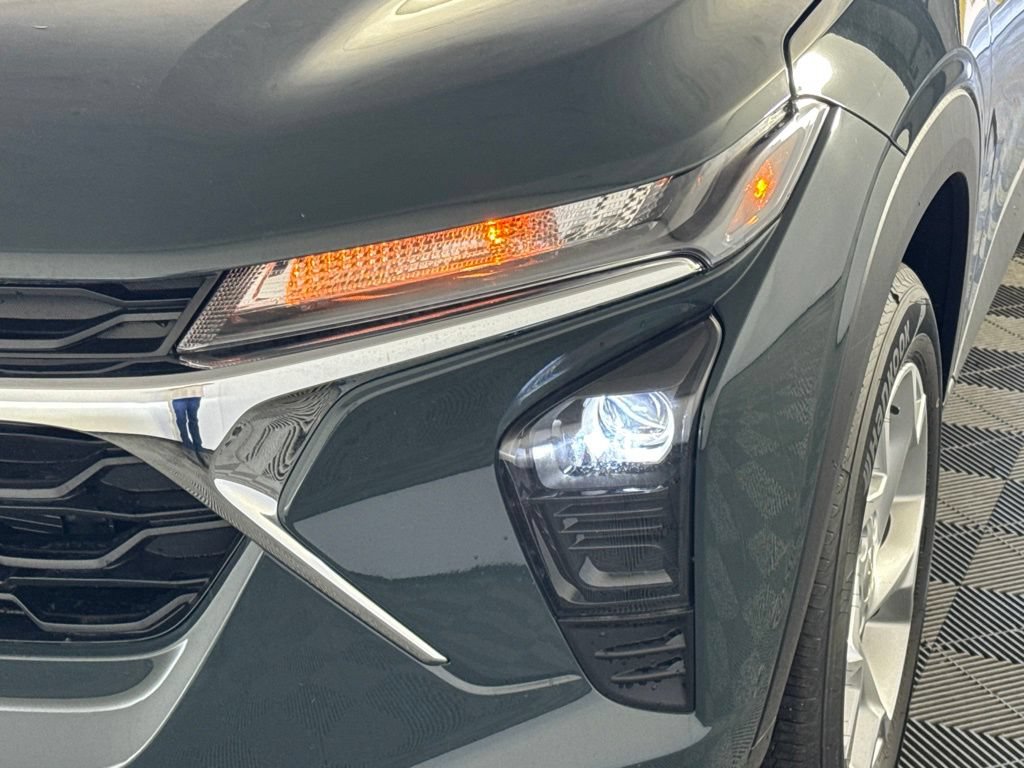 New 2026 Chevrolet Trax LS w/ LS Convenience Package FWD image 33