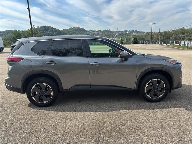 Used 2024 Nissan Rogue SV image 5