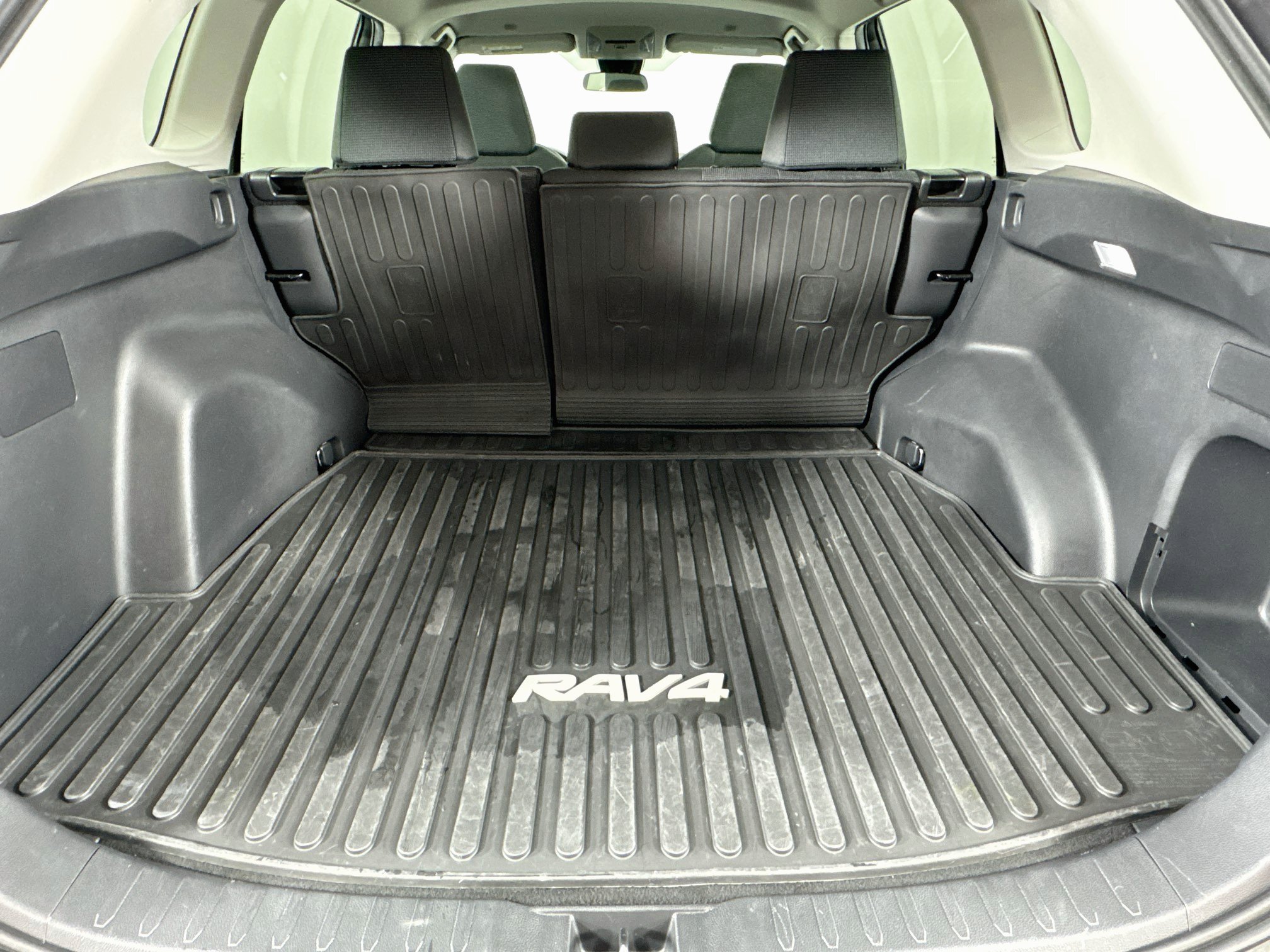 Used 2023 Toyota RAV4 LE AWD/4WD image 23