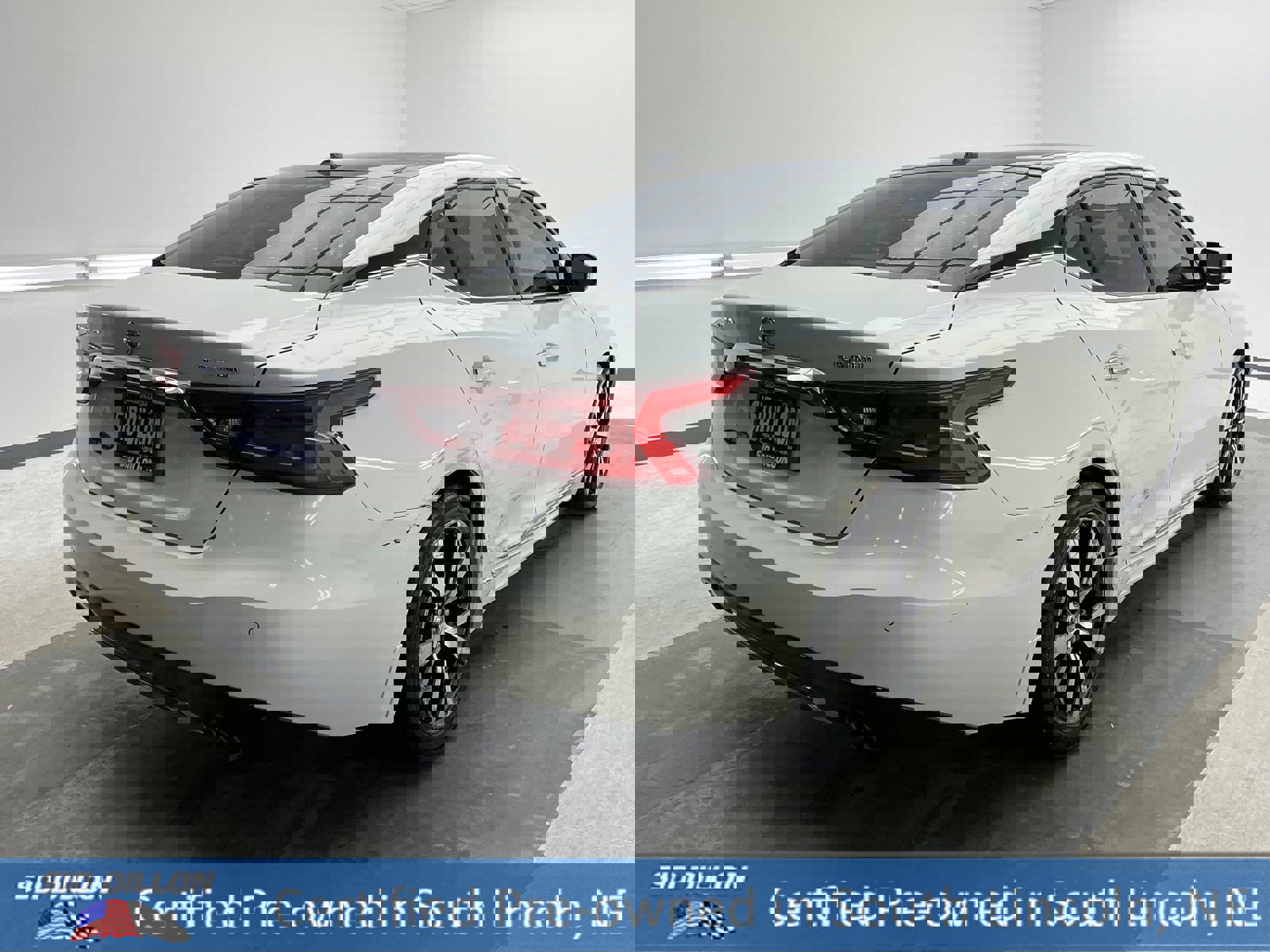 Used 2017 Nissan Maxima Platinum image 4